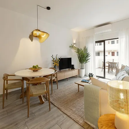 Wow Flat 200m Beach, 10min Downtown, Terrace With Sea View 라고스