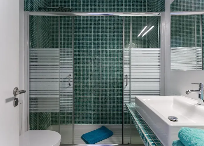 Wow Flat 200m Beach, 10min Downtown, Terrace With Sea View