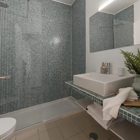 Hébergement de vacances Wow Flat 200m Beach, 10min Downtown, Terrace With Sea View *