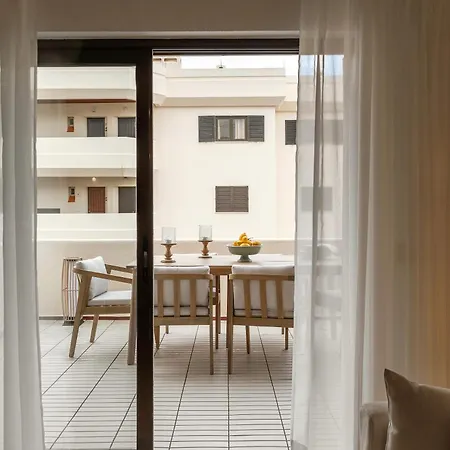 Hébergement de vacances Wow Flat 200m Beach, 10min Downtown, Terrace With Sea View